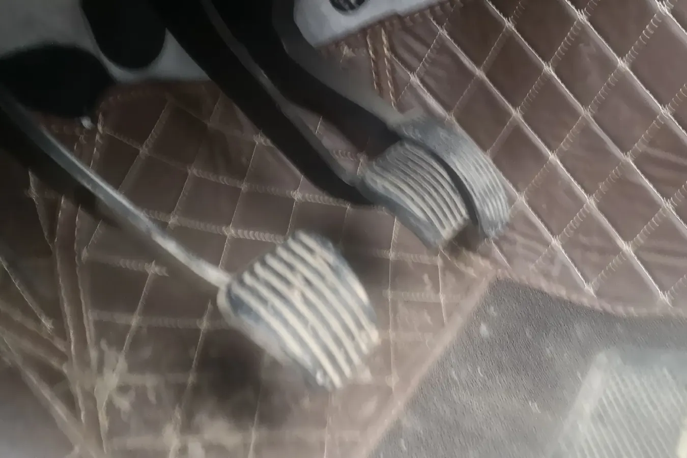 2018 DongFeng Fengon Fengon 330 1.5L 109HP L4 5MT,autocango,china used car exporter,china ev exporter,chinese used car exporter,chinese used ev exporter