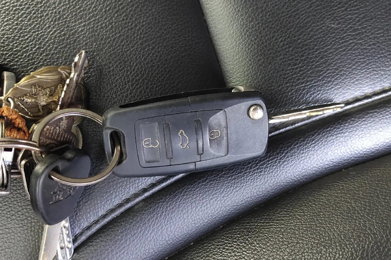 2017 DongFeng Aeolus AX4 1.6L 124HP L4 5MT,autocango,china used car exporter,china ev exporter,chinese used car exporter,chinese used ev exporter