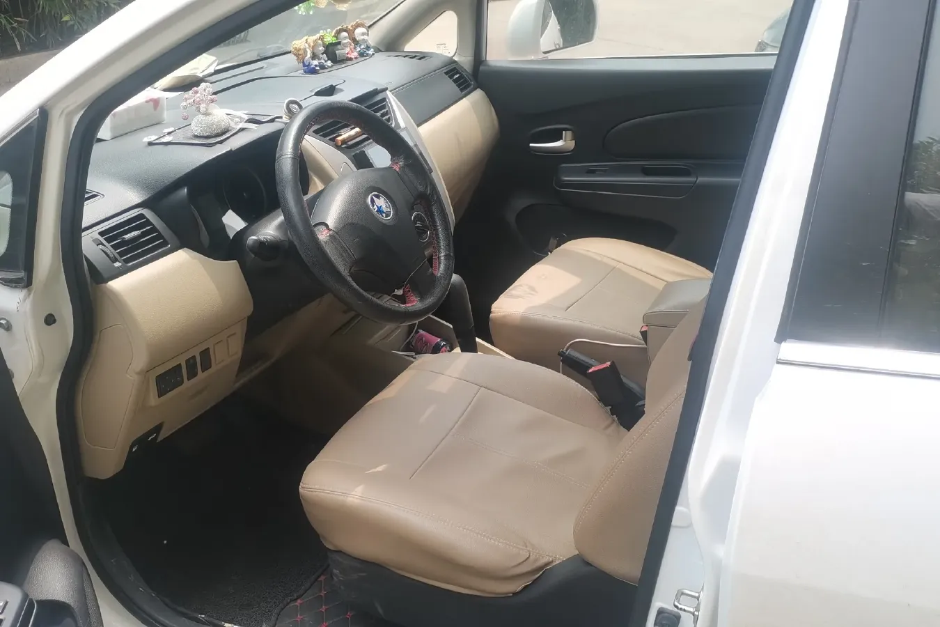 2013 Venucia R50 1.6L 117HP L4 4AT,autocango,china used car exporter,china ev exporter,chinese used car exporter,chinese used ev exporter