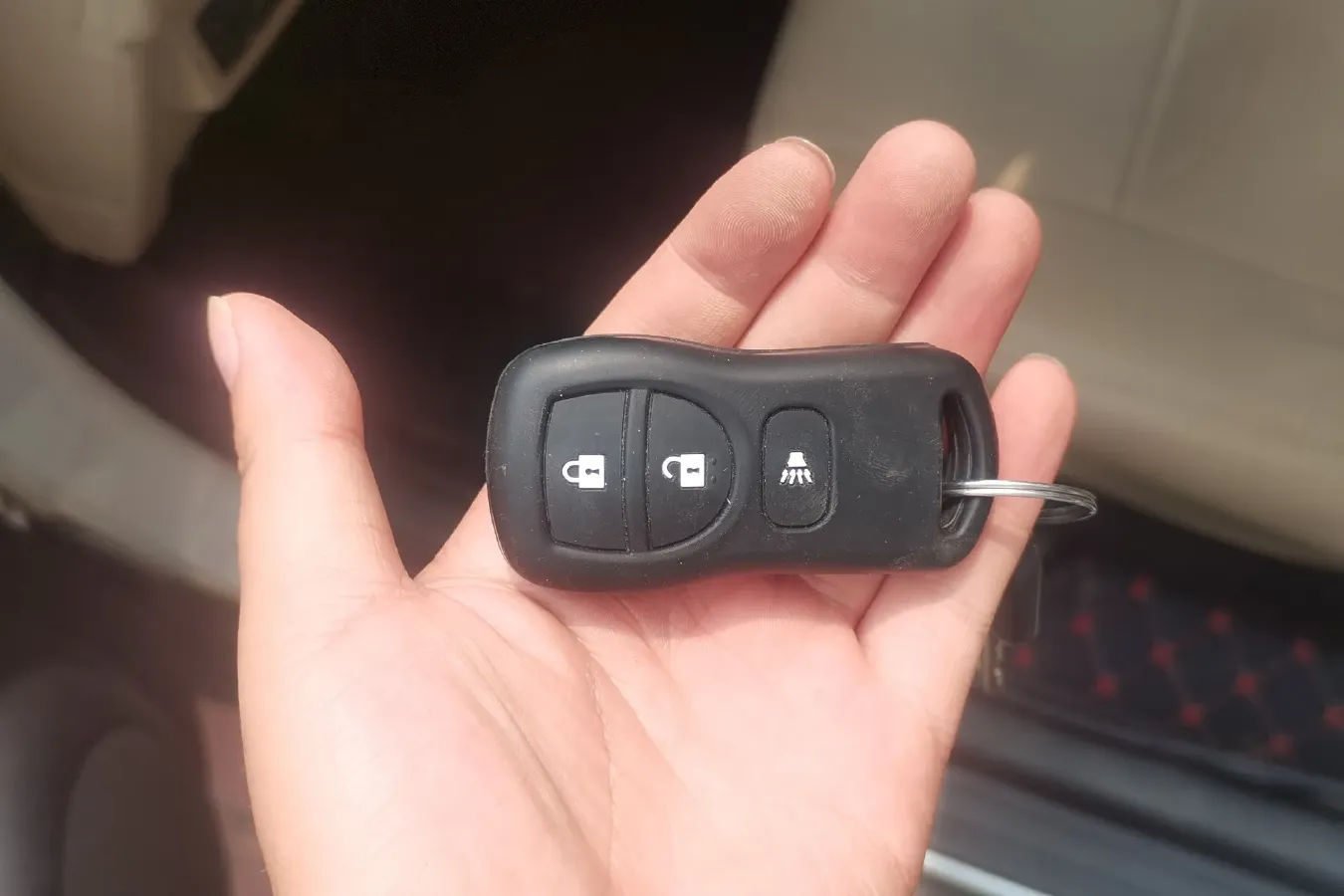 2013 Venucia R50 1.6L 117HP L4 4AT,autocango,china used car exporter,china ev exporter,chinese used car exporter,chinese used ev exporter