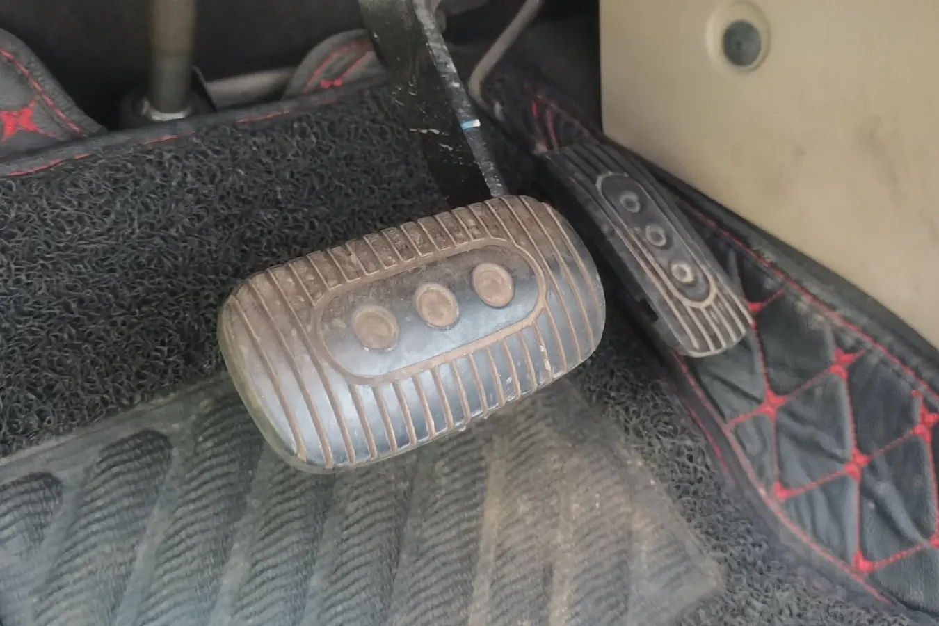 2013 Venucia R50 1.6L 117HP L4 4AT,autocango,china used car exporter,china ev exporter,chinese used car exporter,chinese used ev exporter