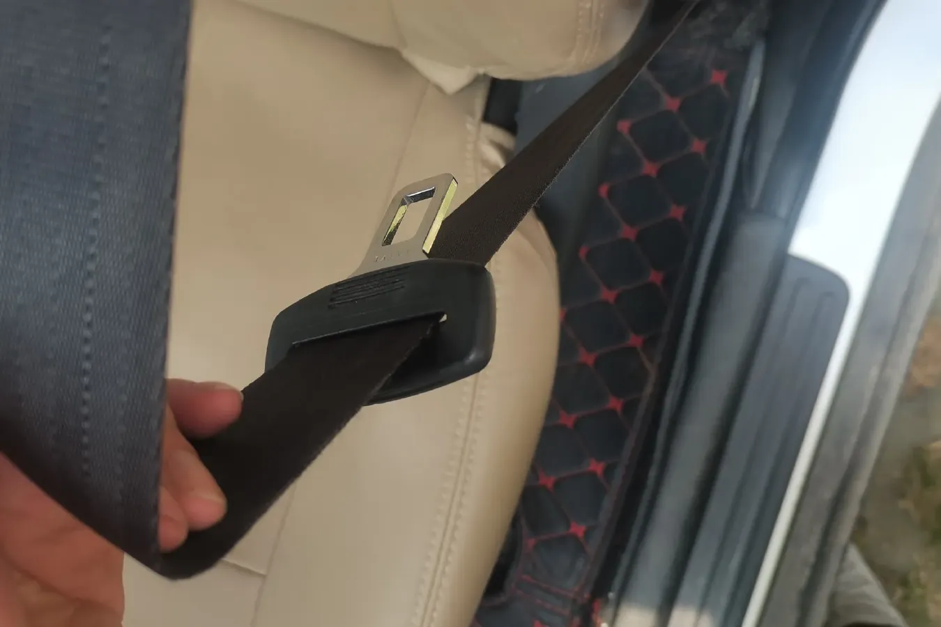 2013 Venucia R50 1.6L 117HP L4 4AT,autocango,china used car exporter,china ev exporter,chinese used car exporter,chinese used ev exporter