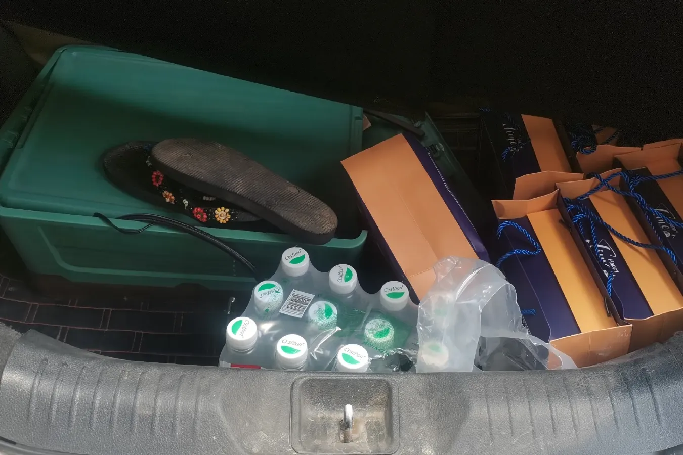 2013 Venucia R50 1.6L 117HP L4 4AT,autocango,china used car exporter,china ev exporter,chinese used car exporter,chinese used ev exporter