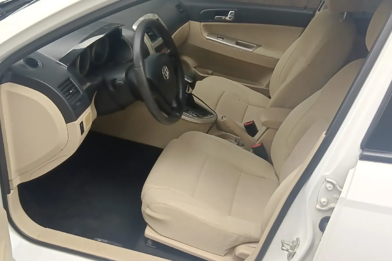 2013 Brilliance Auto H330 1.5L 105HP L4 4AT,autocango,china used car exporter,china ev exporter,chinese used car exporter,chinese used ev exporter