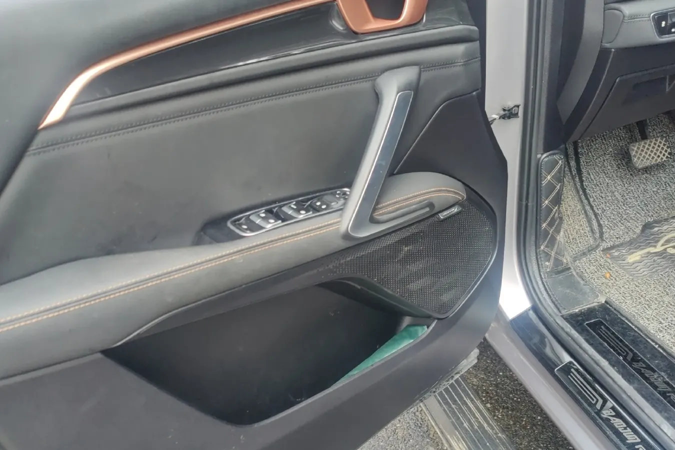 2019 BaoJun RS-5 1.5T 147HP L4 CVT,autocango,china used car exporter,china ev exporter,chinese used car exporter,chinese used ev exporter