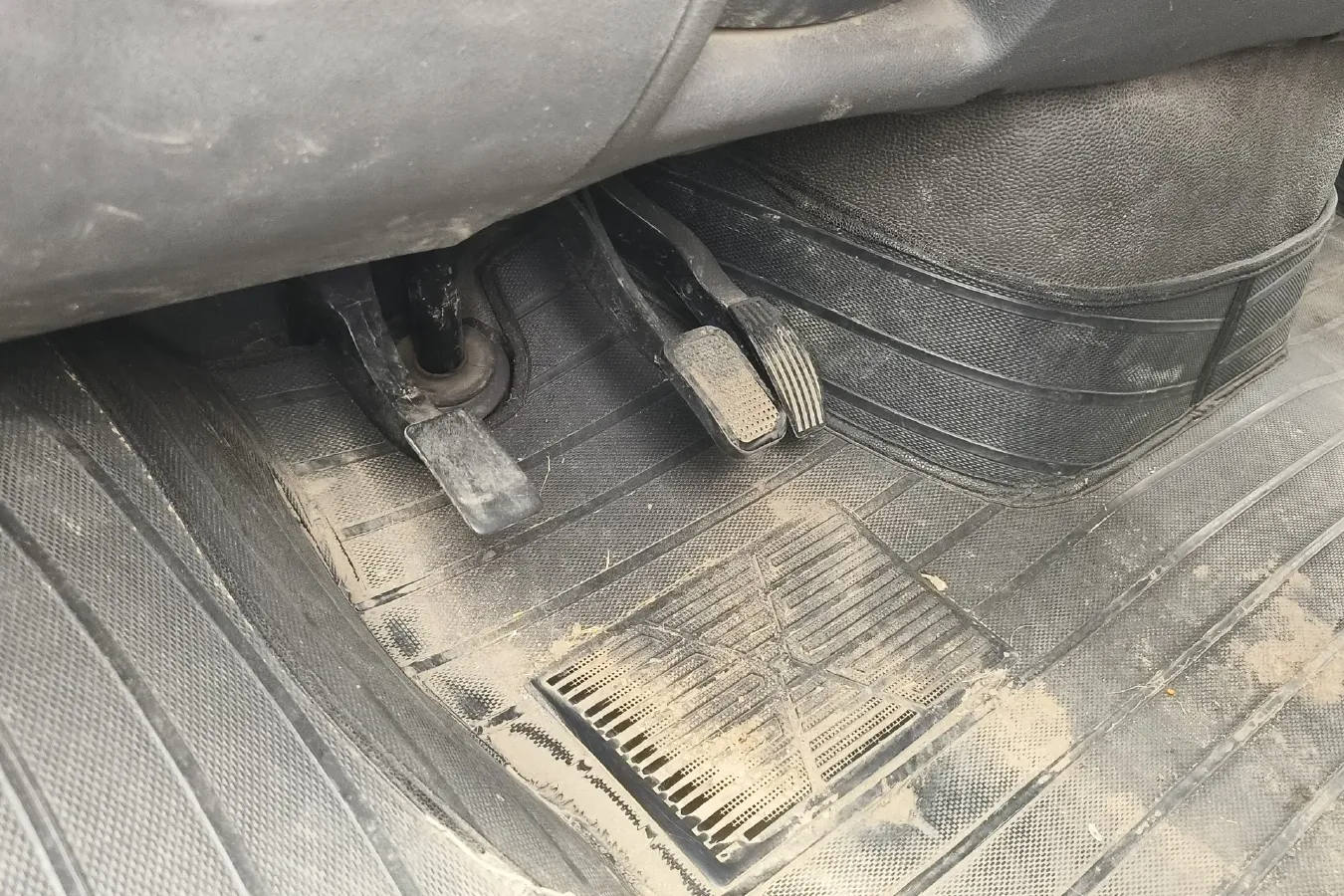 2012 Iveco BaoDi 2.5T 122HP L4 5MT,autocango,china used car exporter,china ev exporter,chinese used car exporter,chinese used ev exporter