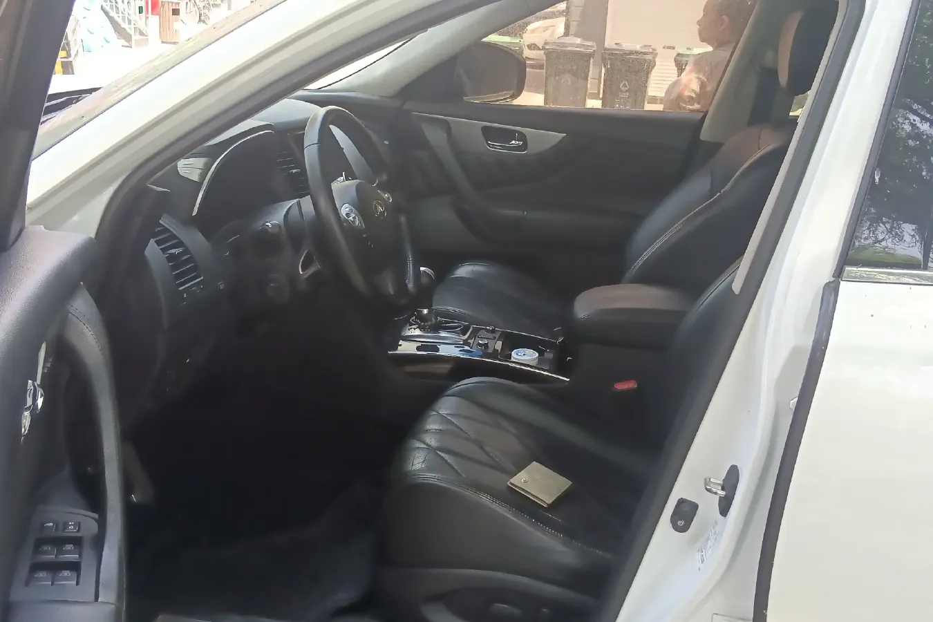 2013 Infiniti QX70 3.7L 351HP V6 7AT,autocango,china used car exporter,china ev exporter,chinese used car exporter,chinese used ev exporter