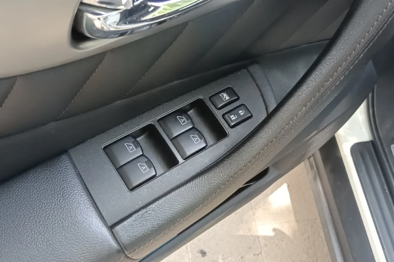 2013 Infiniti QX70 3.7L 351HP V6 7AT,autocango,china used car exporter,china ev exporter,chinese used car exporter,chinese used ev exporter