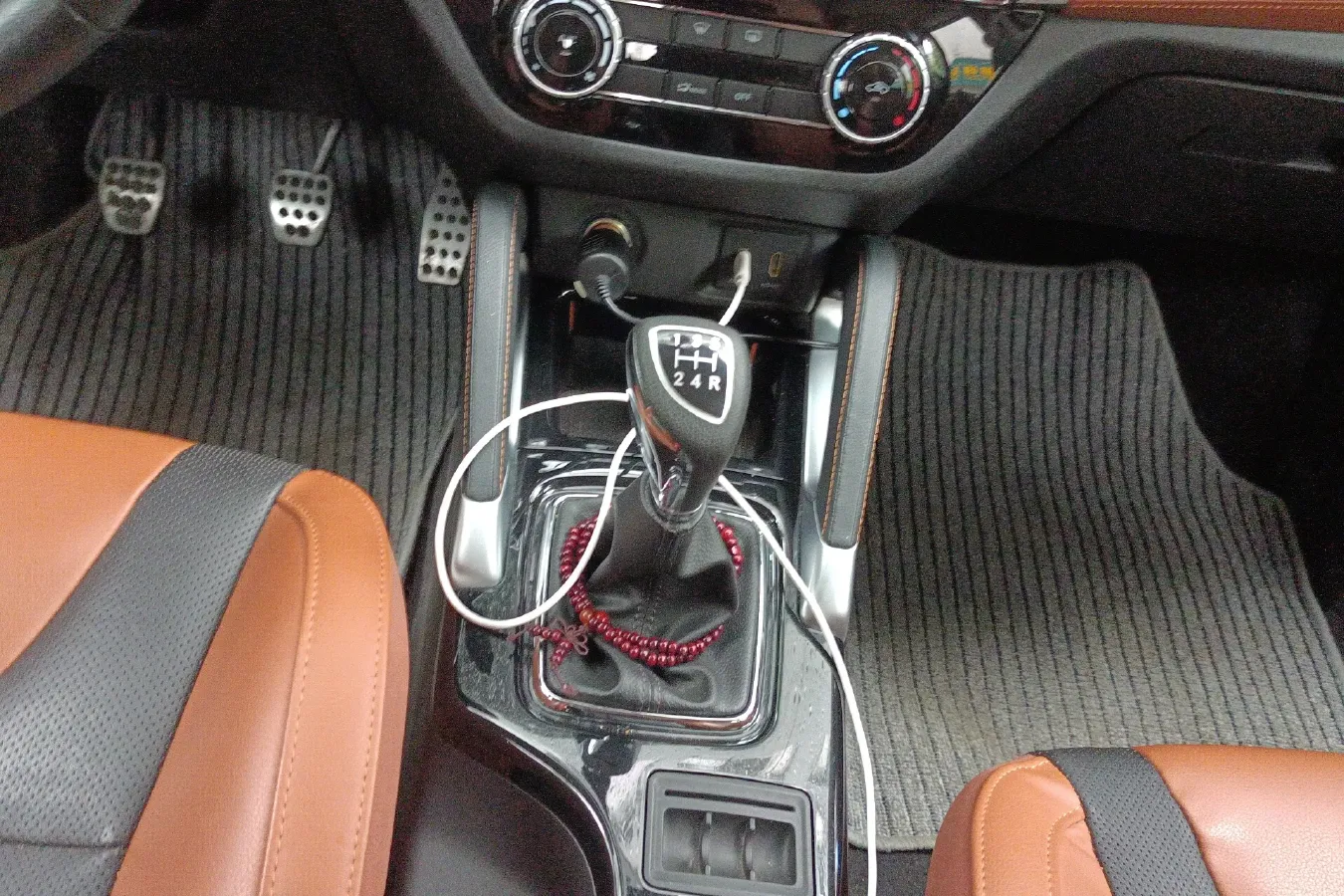 2016 BeiJing Auto Senova X35 1.5L 116HP L4 5MT,autocango,china used car exporter,china ev exporter,chinese used car exporter,chinese used ev exporter