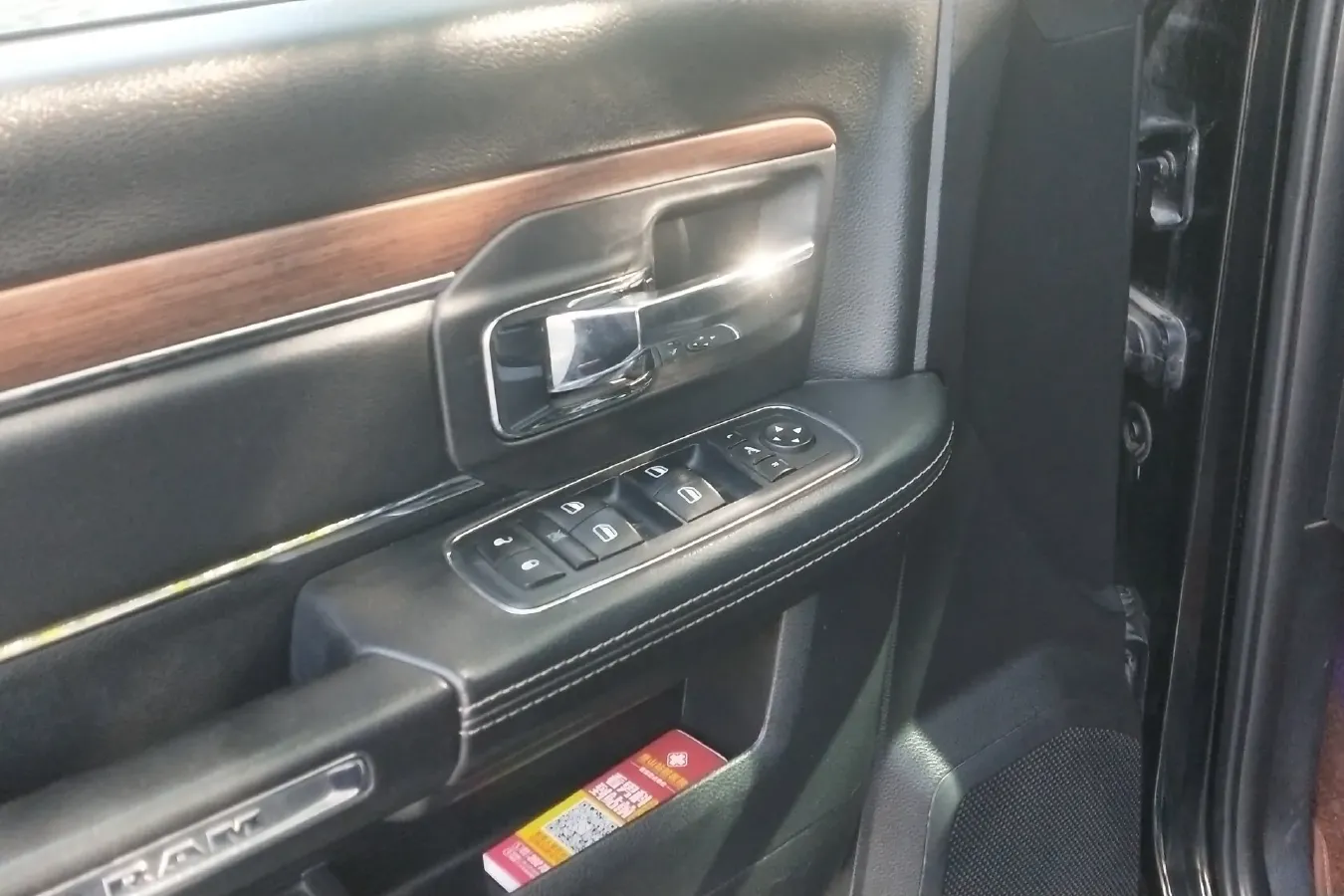 2008 Dodge Caliber 2.0L 156HP L4 CVT,autocango,china used car exporter,china ev exporter,chinese used car exporter,chinese used ev exporter