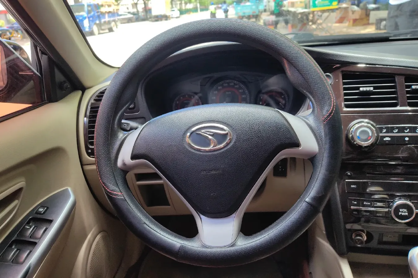 2013 Soueast V3 1.5L 110HP L4 5MT,autocango,china used car exporter,china ev exporter,chinese used car exporter,chinese used ev exporter