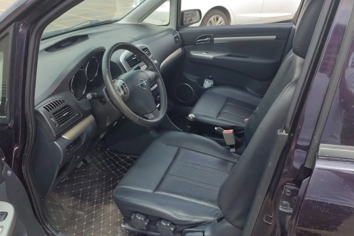 2010 HaiMa Preema 1.6L 120HP L4 5MT,autocango,china used car exporter,china ev exporter,chinese used car exporter,chinese used ev exporter