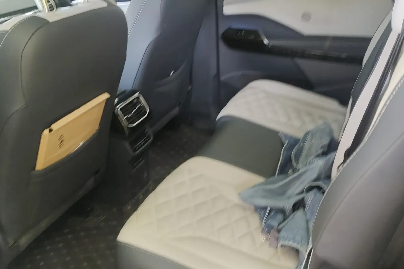 2022 Volkswagen ID.6 Crozz BEV 84.8KWH,autocango,china used car exporter,china ev exporter,chinese used car exporter,chinese used ev exporter