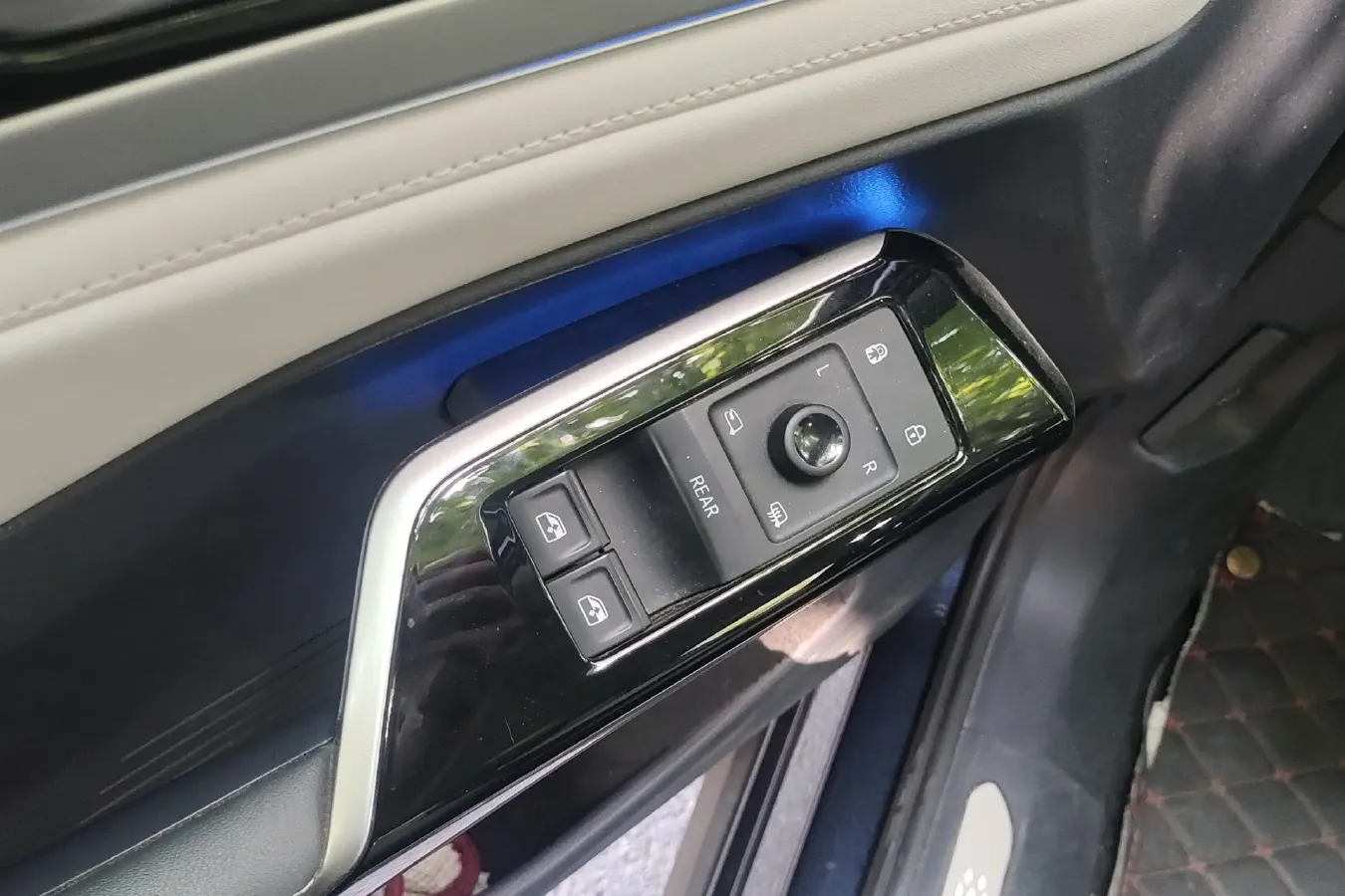 2022 Volkswagen ID.6 Crozz BEV 84.8KWH,autocango,china used car exporter,china ev exporter,chinese used car exporter,chinese used ev exporter