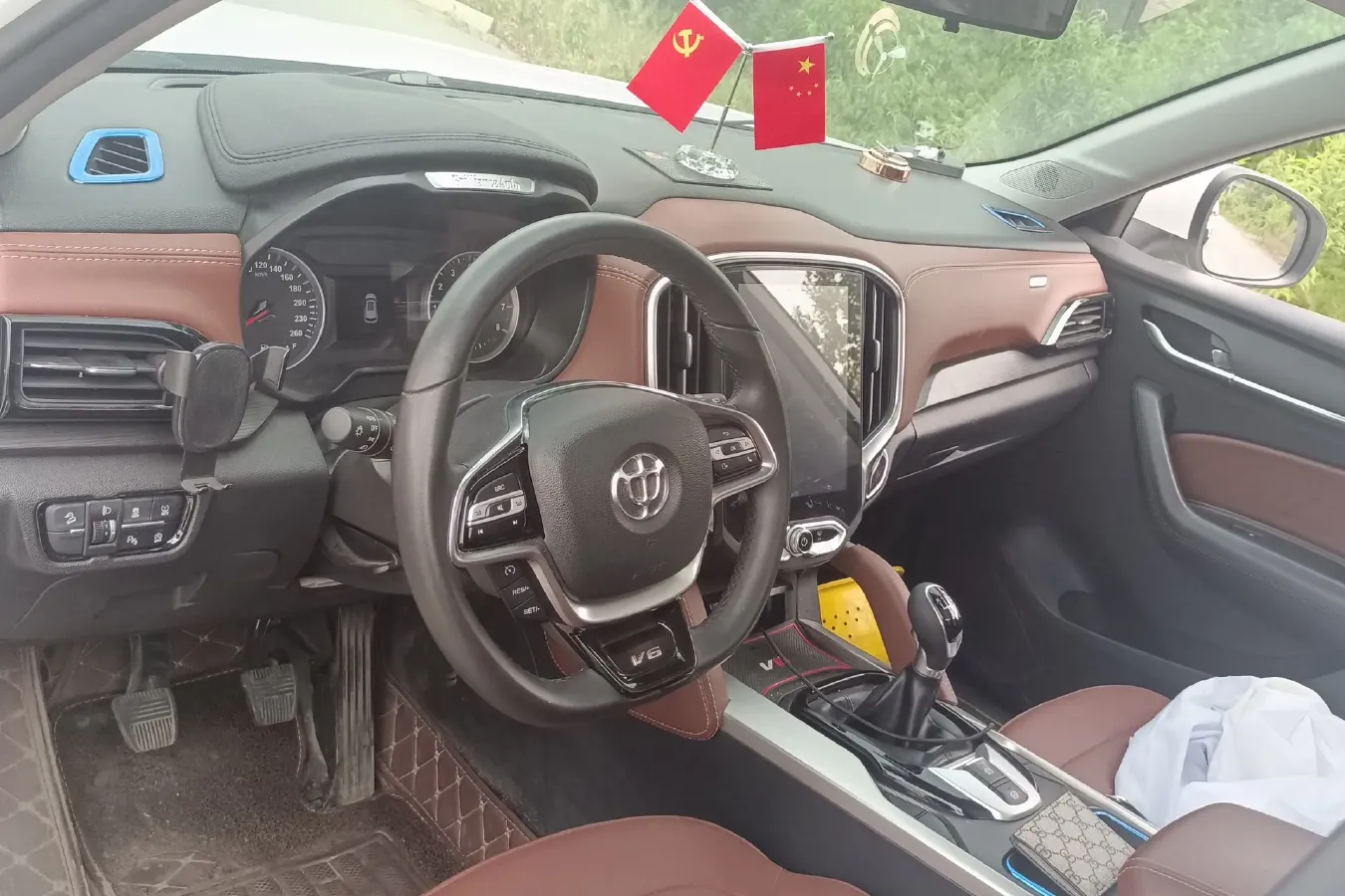 2018 Brilliance Auto V6 1.5T 150HP L4 6MT,autocango,china used car exporter,china ev exporter,chinese used car exporter,chinese used ev exporter