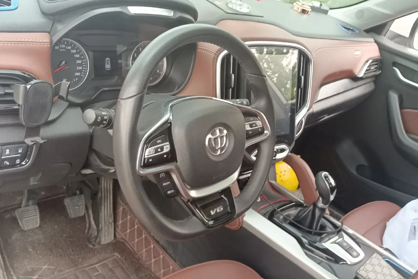 2018 Brilliance Auto V6 1.5T 150HP L4 6MT,autocango,china used car exporter,china ev exporter,chinese used car exporter,chinese used ev exporter