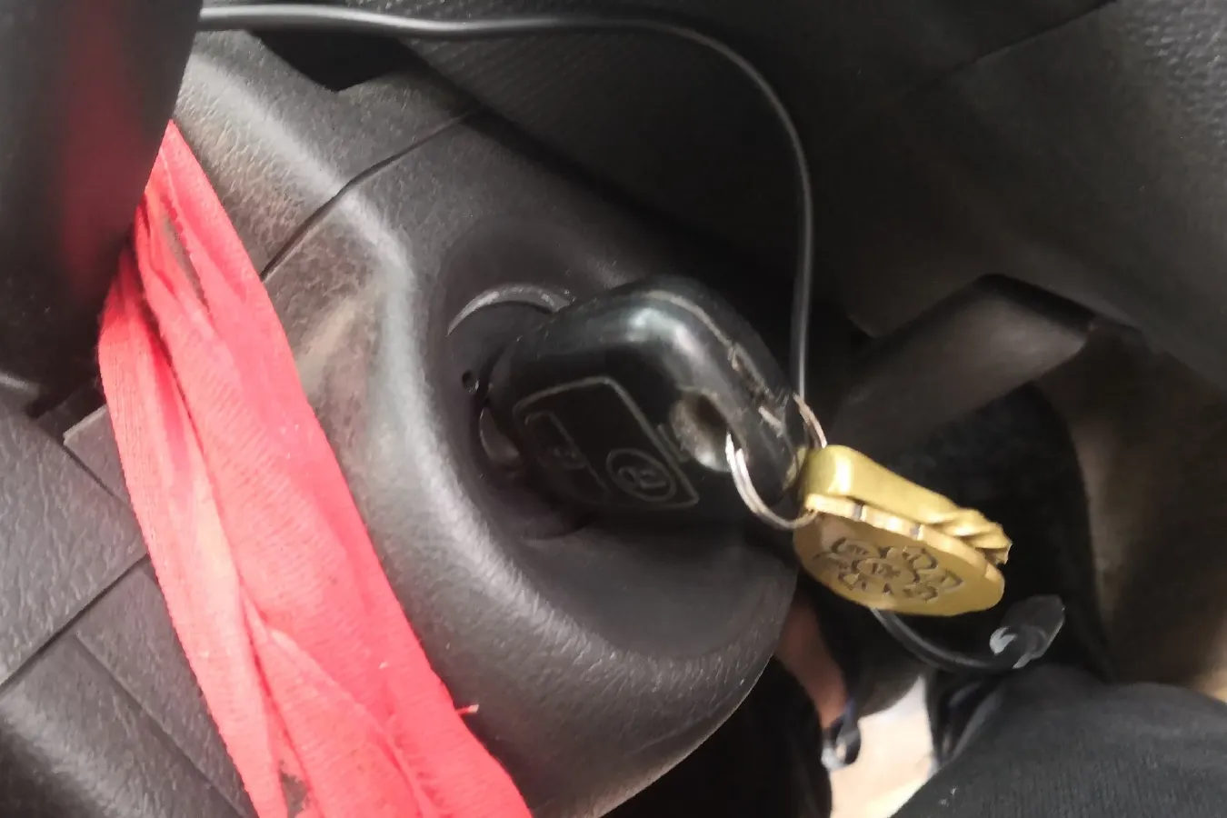 2011 Peugeot 207 1.4L 76HP L4 5MT,autocango,china used car exporter,china ev exporter,chinese used car exporter,chinese used ev exporter