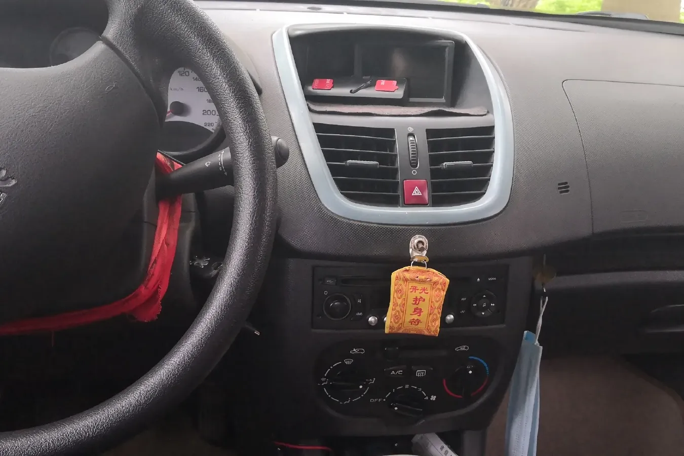 2011 Peugeot 207 1.4L 76HP L4 5MT,autocango,china used car exporter,china ev exporter,chinese used car exporter,chinese used ev exporter