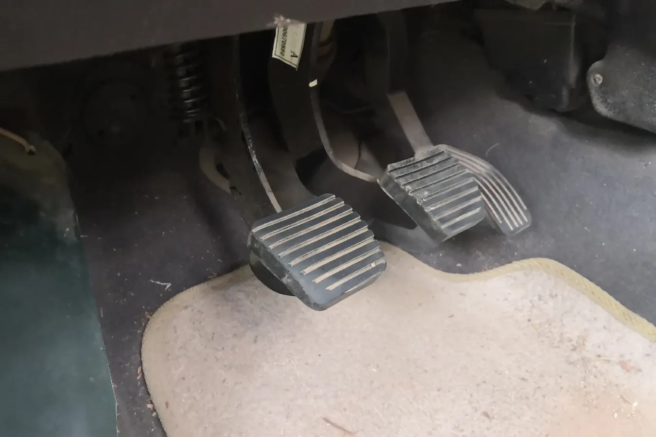 2011 Peugeot 207 1.4L 76HP L4 5MT,autocango,china used car exporter,china ev exporter,chinese used car exporter,chinese used ev exporter