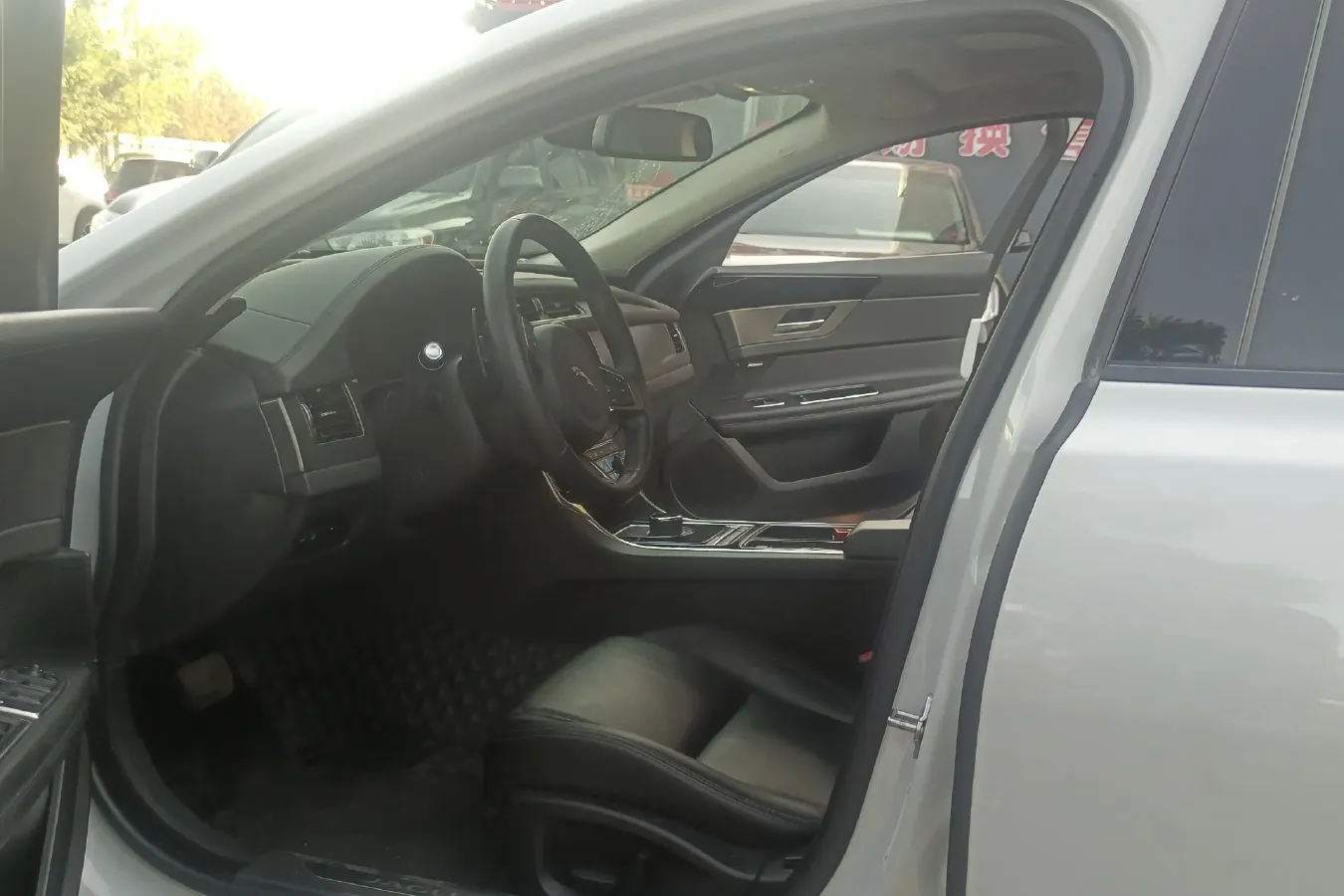 2020 Jaguar XFL 2.0T 200HP L4 8AT,autocango,china used car exporter,china ev exporter,chinese used car exporter,chinese used ev exporter