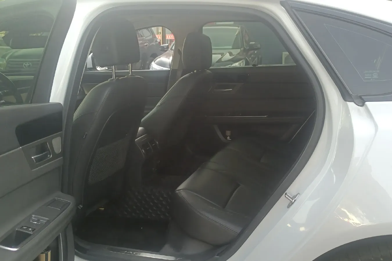 2020 Jaguar XFL 2.0T 200HP L4 8AT,autocango,china used car exporter,china ev exporter,chinese used car exporter,chinese used ev exporter