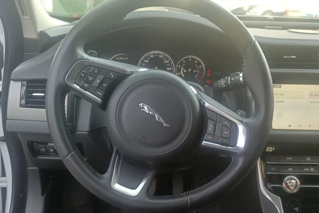 2020 Jaguar XFL 2.0T 200HP L4 8AT,autocango,china used car exporter,china ev exporter,chinese used car exporter,chinese used ev exporter