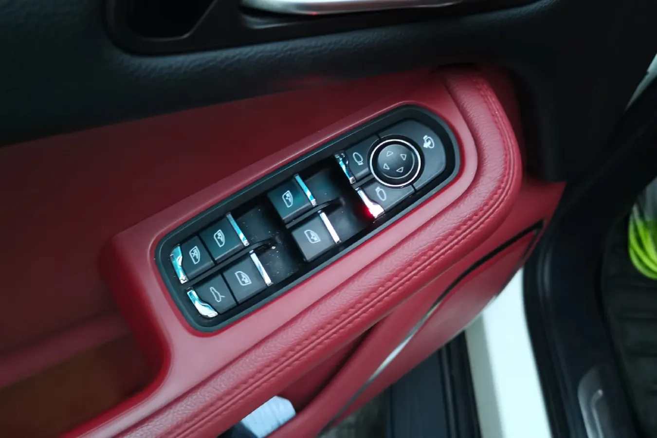 2017 Zotye SR9 2.0T 190HP L4 6DCT,autocango,china used car exporter,china ev exporter,chinese used car exporter,chinese used ev exporter