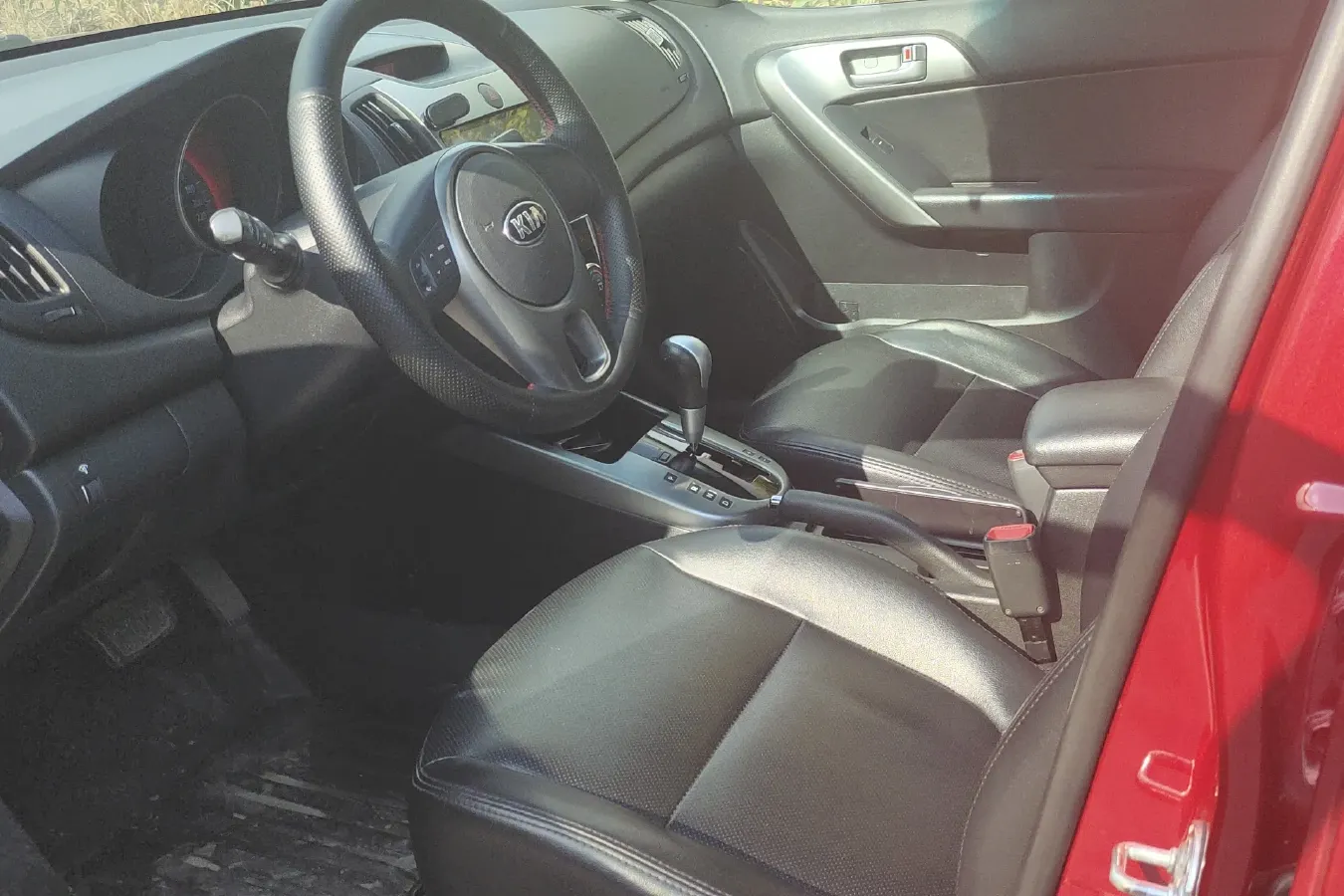 2011 Kia Forte 1.6L 123HP L4 4AT,autocango,china used car exporter,china ev exporter,chinese used car exporter,chinese used ev exporter