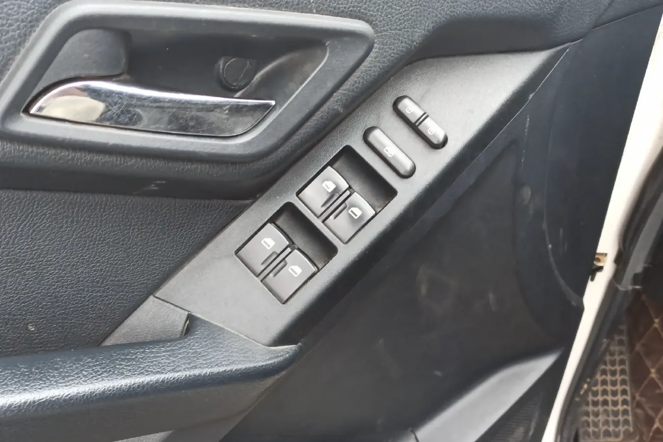 2015 Leopaard Q6 2.4L 147HP L4 5MT,autocango,china used car exporter,china ev exporter,chinese used car exporter,chinese used ev exporter