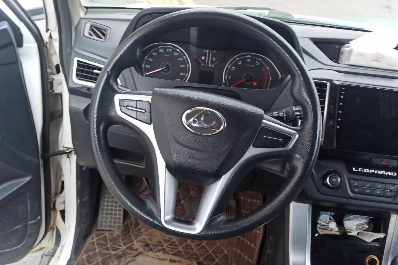 2015 Leopaard Q6 2.4L 147HP L4 5MT,autocango,china used car exporter,china ev exporter,chinese used car exporter,chinese used ev exporter