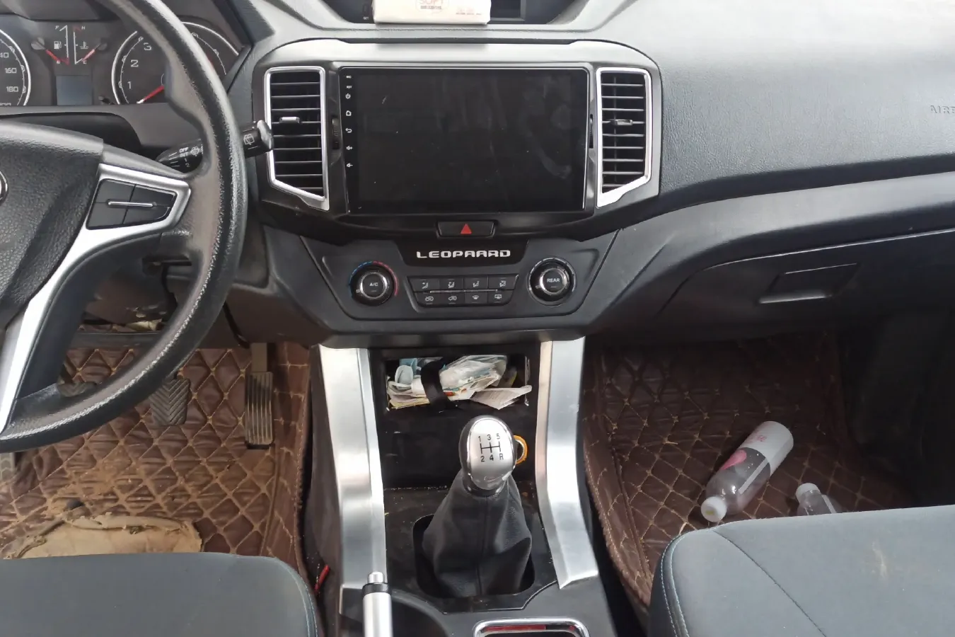 2015 Leopaard Q6 2.4L 147HP L4 5MT,autocango,china used car exporter,china ev exporter,chinese used car exporter,chinese used ev exporter