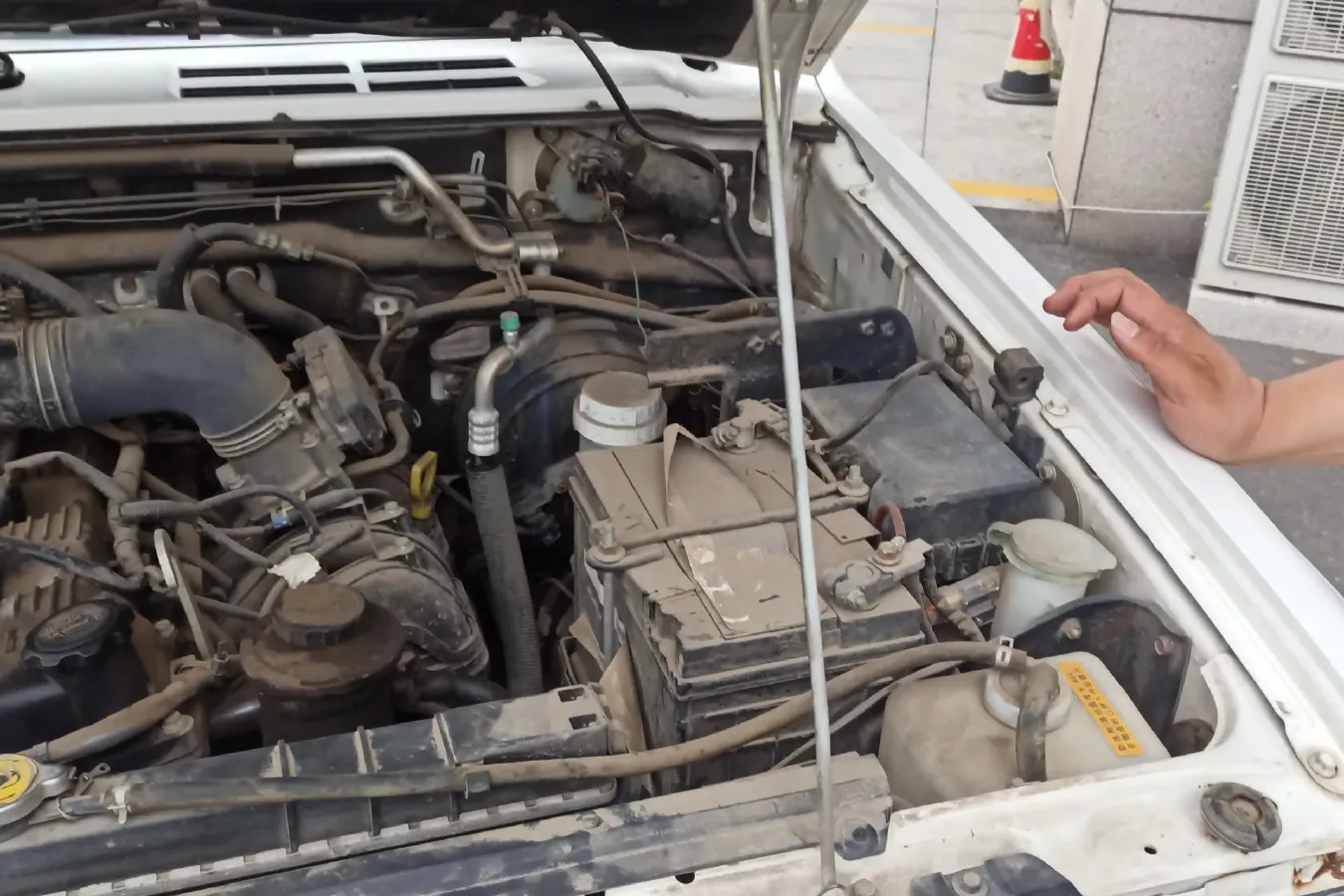 2015 Leopaard Q6 2.4L 147HP L4 5MT,autocango,china used car exporter,china ev exporter,chinese used car exporter,chinese used ev exporter