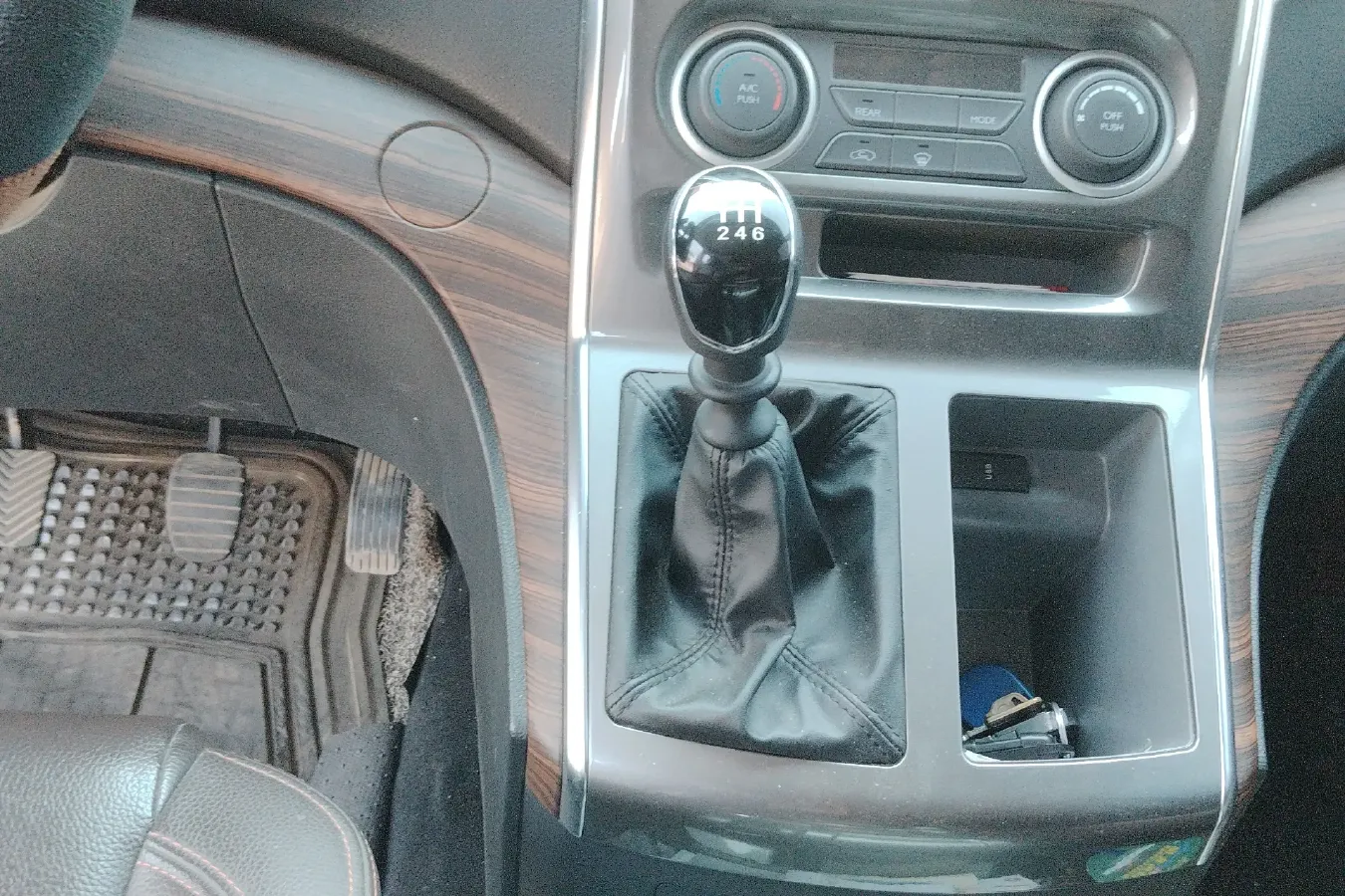 2021 DongFeng Forthing LingZhi Plus 2.0L 133HP L4 6MT,autocango,china used car exporter,china ev exporter,chinese used car exporter,chinese used ev exporter