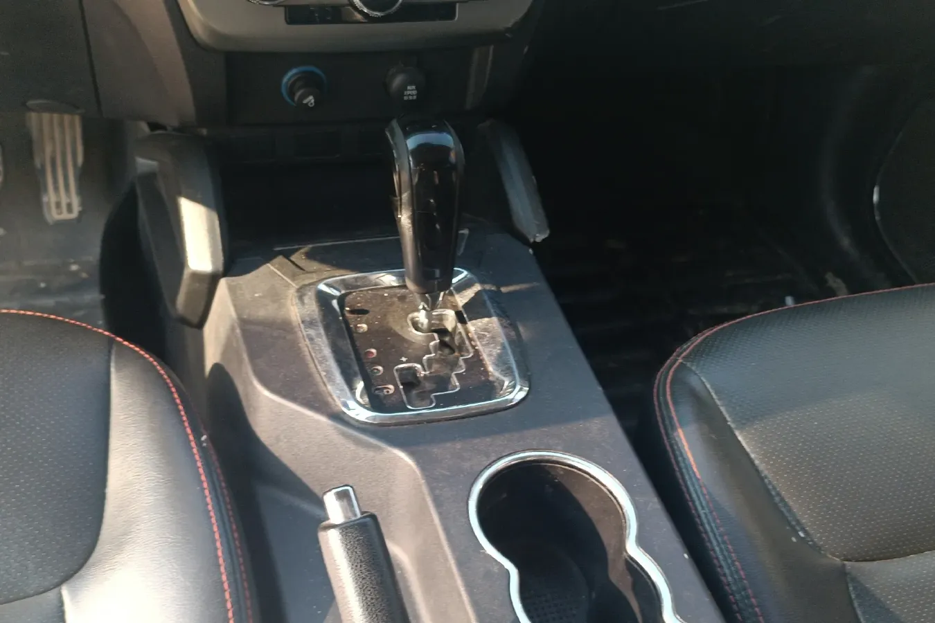 2014 Geely SX7 2.0L 141HP L4 6AT,autocango,china used car exporter,china ev exporter,chinese used car exporter,chinese used ev exporter