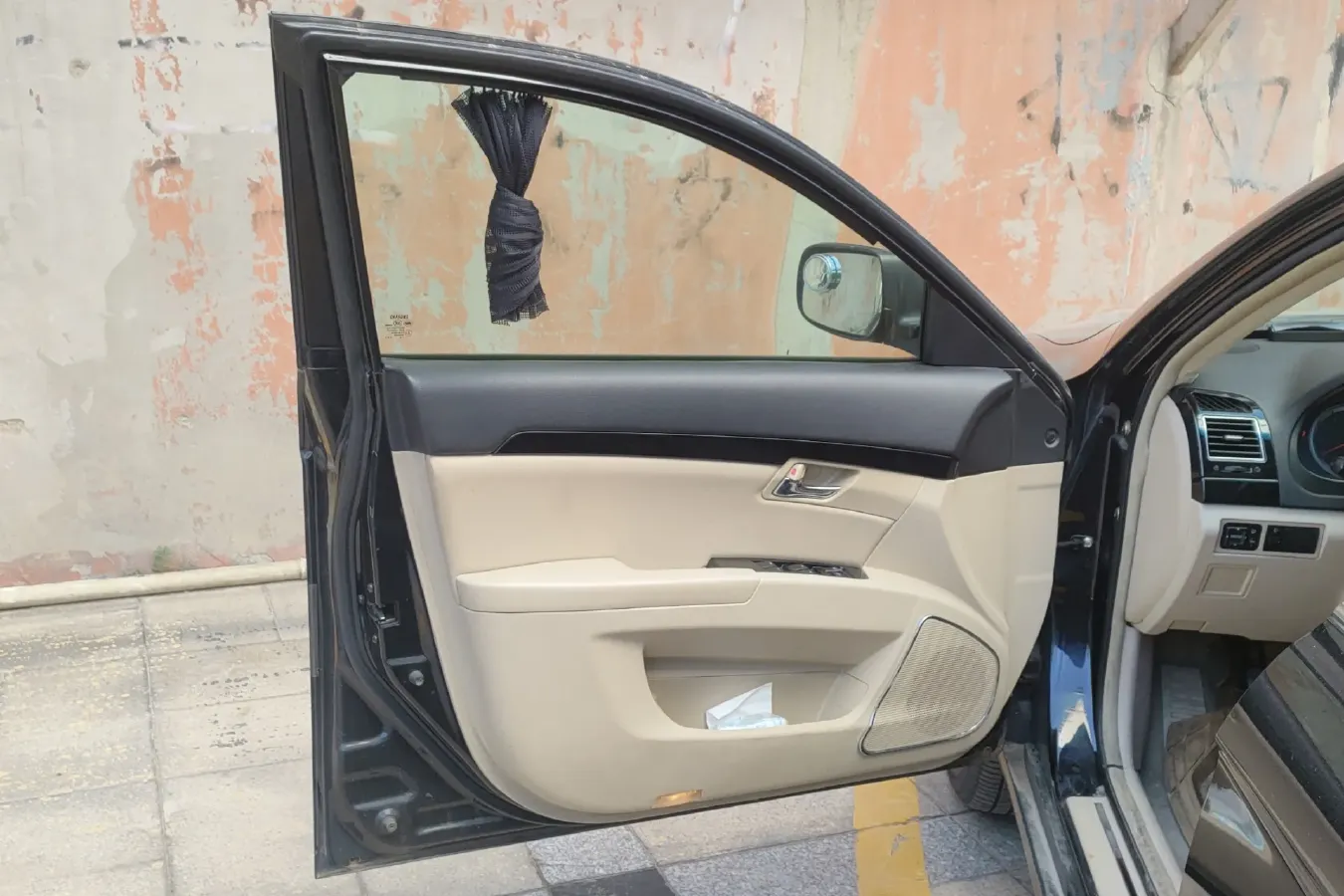 2011 Geely EC8 2.0L 136HP L4 5MT,autocango,china used car exporter,china ev exporter,chinese used car exporter,chinese used ev exporter