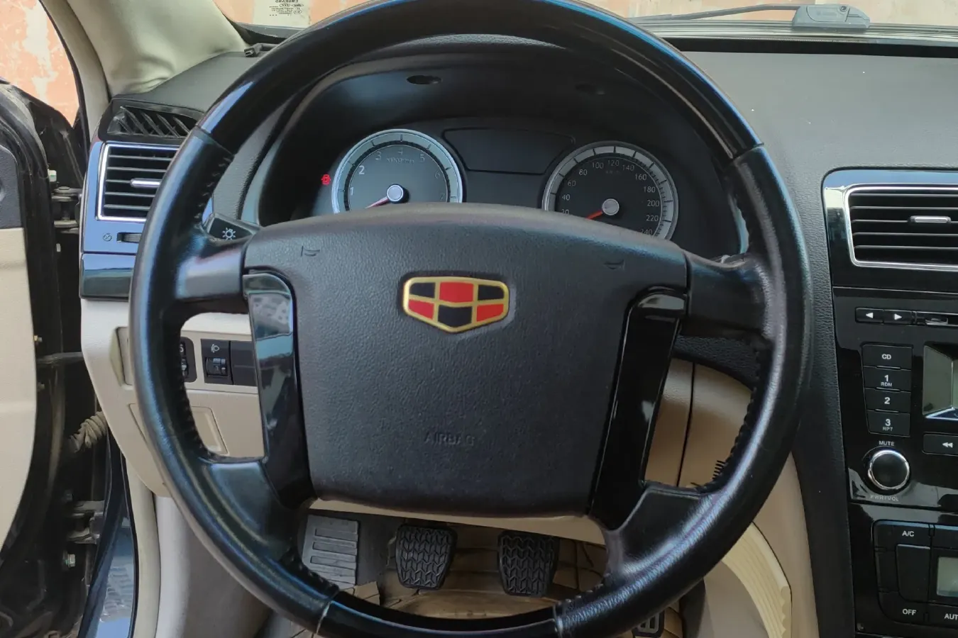 2011 Geely EC8 2.0L 136HP L4 5MT,autocango,china used car exporter,china ev exporter,chinese used car exporter,chinese used ev exporter