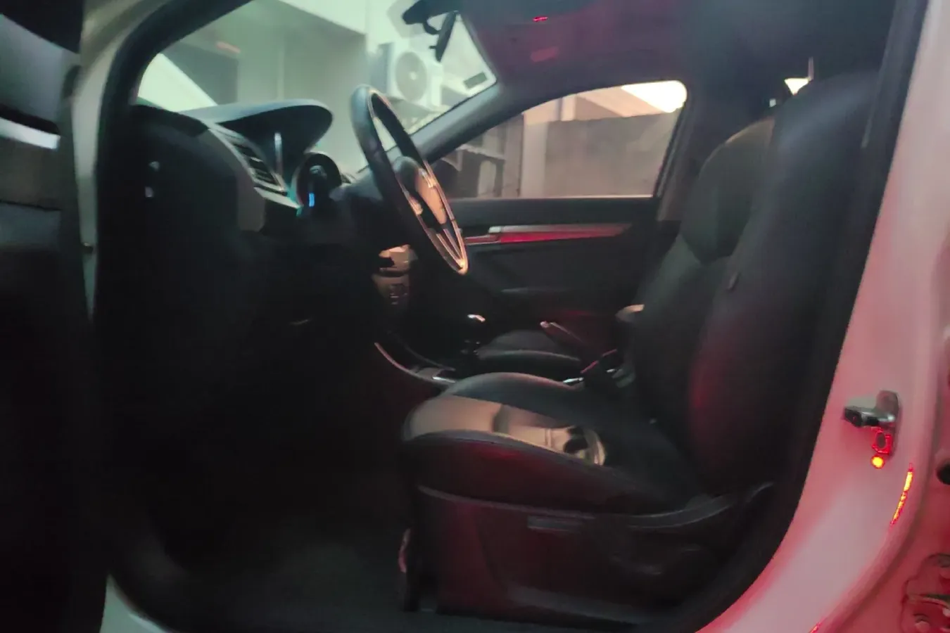 2015 BeiJing Auto Senova X65 2.0T 177HP L4 5MT,autocango,china used car exporter,china ev exporter,chinese used car exporter,chinese used ev exporter