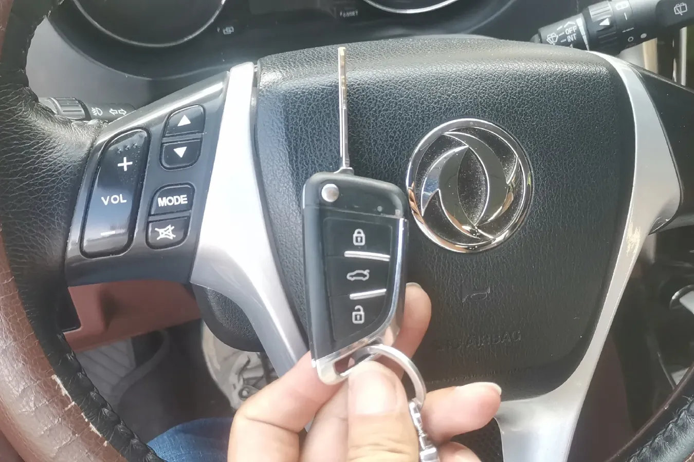 2016 DongFeng Forthing SX6 1.6L 122HP L4 5MT,autocango,china used car exporter,china ev exporter,chinese used car exporter,chinese used ev exporter