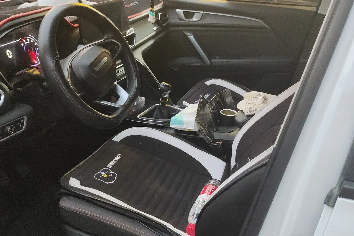 2019 BaoJun RS-5 1.5T 147HP L4 6MT,autocango,china used car exporter,china ev exporter,chinese used car exporter,chinese used ev exporter