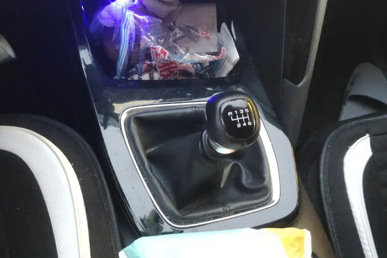 2019 BaoJun RS-5 1.5T 147HP L4 6MT,autocango,china used car exporter,china ev exporter,chinese used car exporter,chinese used ev exporter