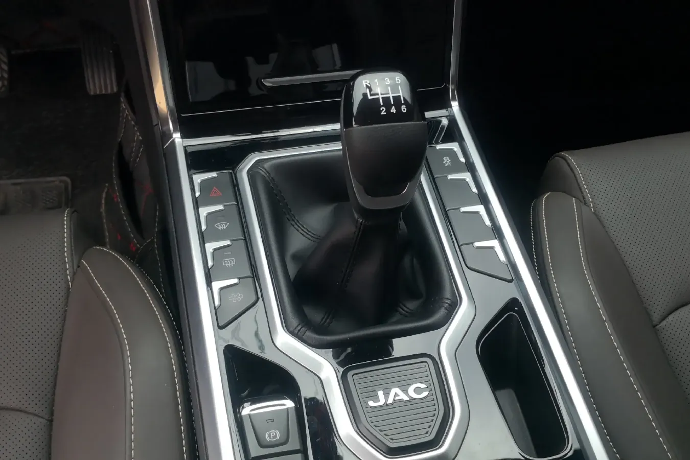 2021 JAC Hunter 2.0T 150HP L4 6MT,autocango,china used car exporter,china ev exporter,chinese used car exporter,chinese used ev exporter