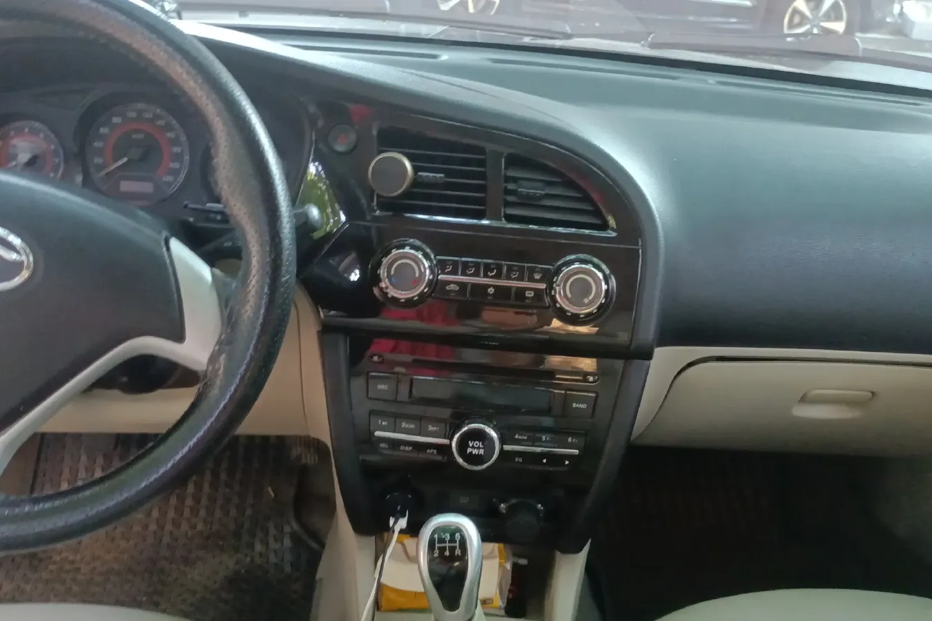 2014 Soueast V3 1.5L 120HP L4 5MT,autocango,china used car exporter,china ev exporter,chinese used car exporter,chinese used ev exporter