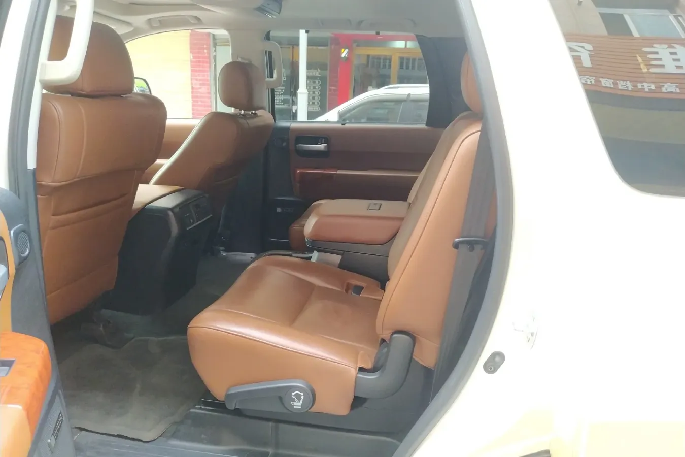 2010 Toyota Sequoia 5.7L 386HP V8 6AT,autocango,china used car exporter,china ev exporter,chinese used car exporter,chinese used ev exporter