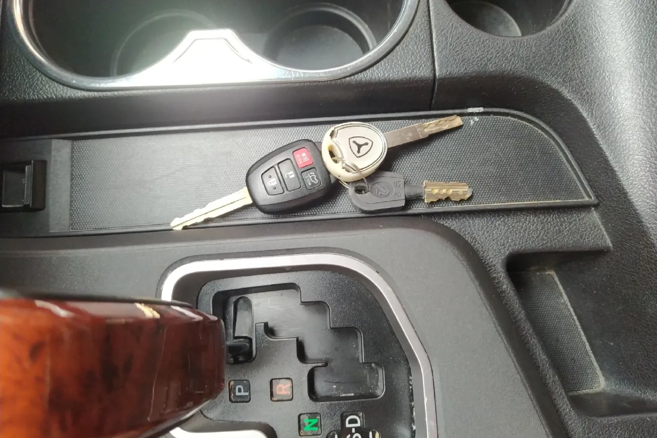 2010 Toyota Sequoia 5.7L 386HP V8 6AT,autocango,china used car exporter,china ev exporter,chinese used car exporter,chinese used ev exporter