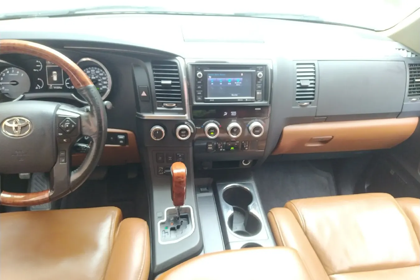 2010 Toyota Sequoia 5.7L 386HP V8 6AT,autocango,china used car exporter,china ev exporter,chinese used car exporter,chinese used ev exporter