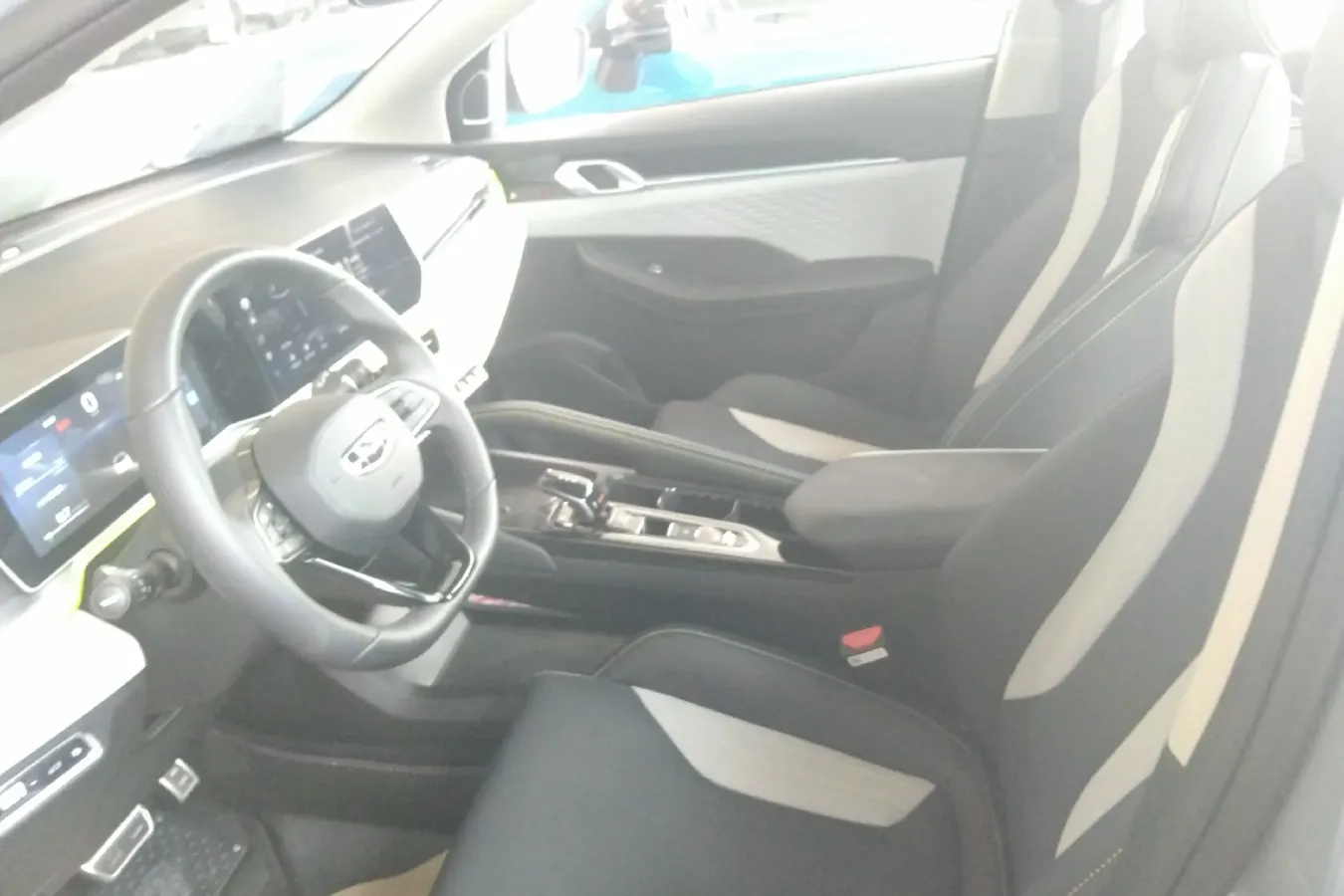 2022 Geely Coolray 1.5T 181HP L4 7DCT,autocango,china used car exporter,china ev exporter,chinese used car exporter,chinese used ev exporter