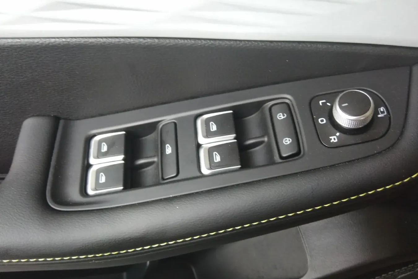 2022 Geely Coolray 1.5T 181HP L4 7DCT,autocango,china used car exporter,china ev exporter,chinese used car exporter,chinese used ev exporter