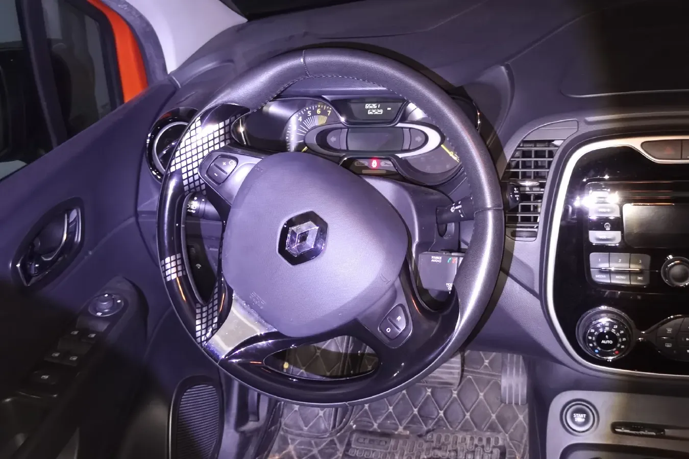 2015 Renault  Captur 1.2T 116HP L4 6DCT,autocango,china used car exporter,china ev exporter,chinese used car exporter,chinese used ev exporter