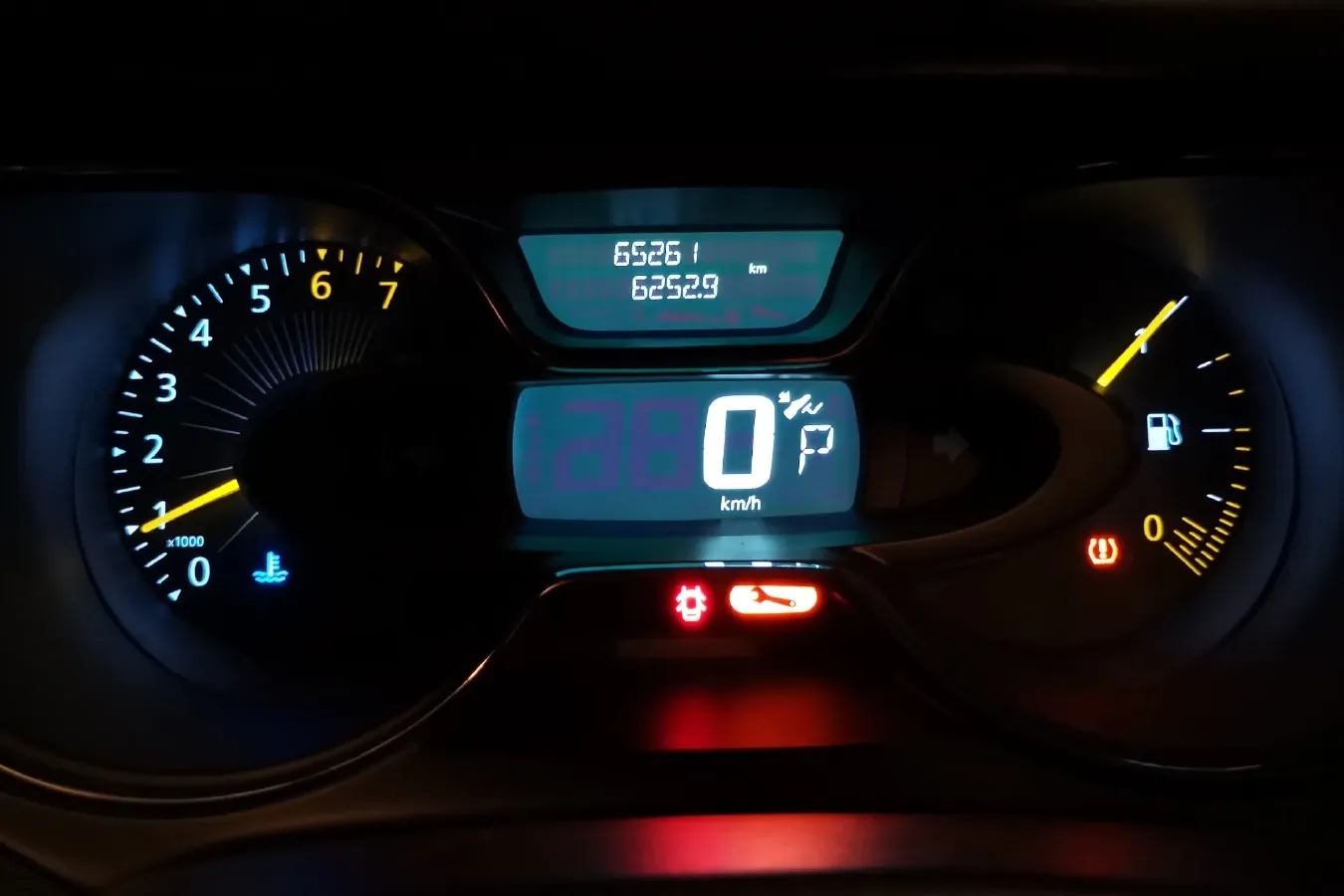 2015 Renault  Captur 1.2T 116HP L4 6DCT,autocango,china used car exporter,china ev exporter,chinese used car exporter,chinese used ev exporter