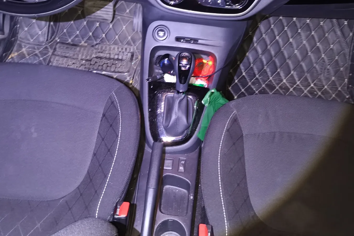 2015 Renault  Captur 1.2T 116HP L4 6DCT,autocango,china used car exporter,china ev exporter,chinese used car exporter,chinese used ev exporter